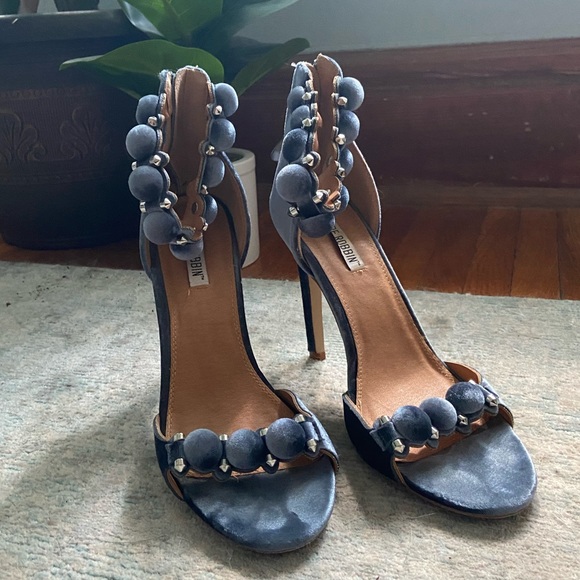 Cape Robbin Velvet Gray Heels size 8.5 - Picture 3 of 3